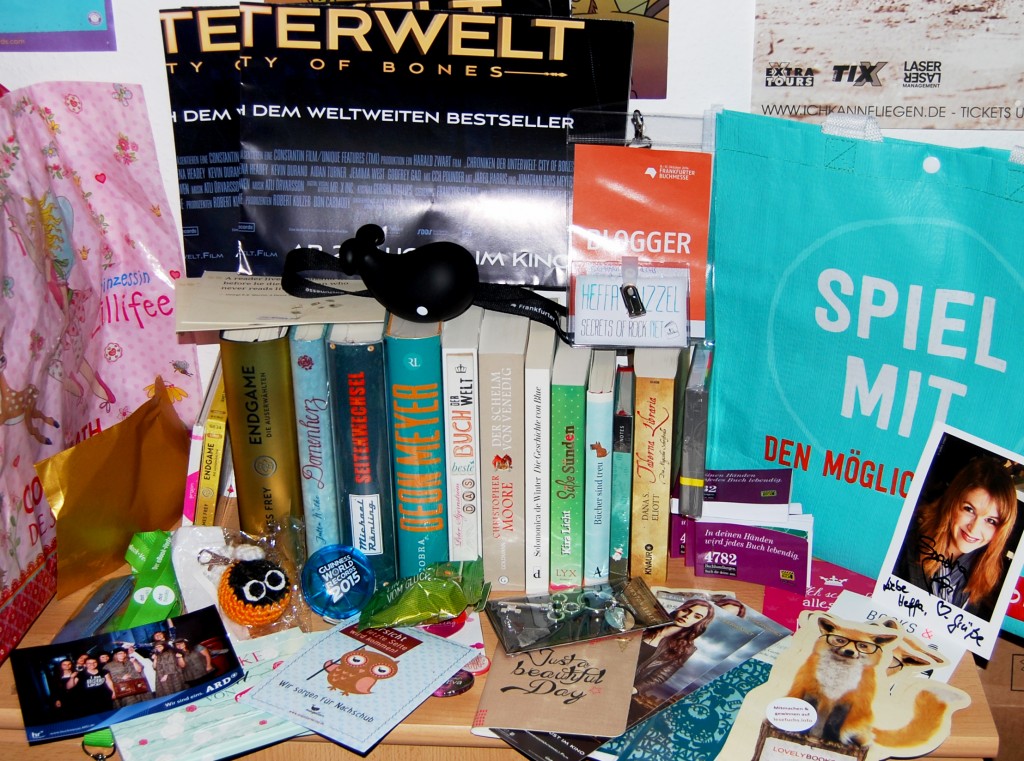 Buchmesse Mitbringsel Bucher, Autogramme, Taschen und Co
